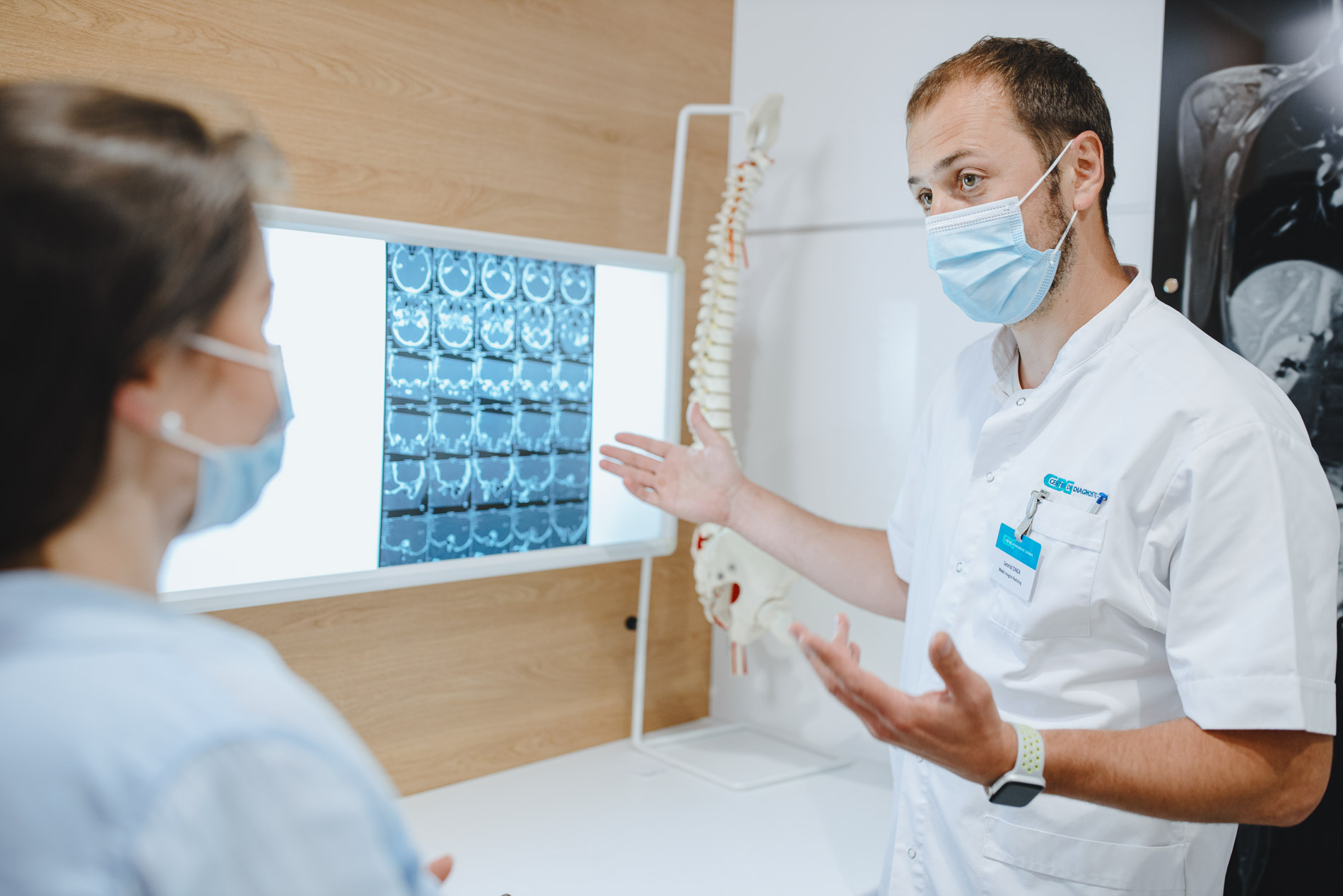 DR. LEONID ONEA, LA STAGIERE LA ŞCOALA IRM A SOCIETĂŢII EUROPENE DE REZONANŢĂ MAGNETICĂ ŞI BIOLOGIE